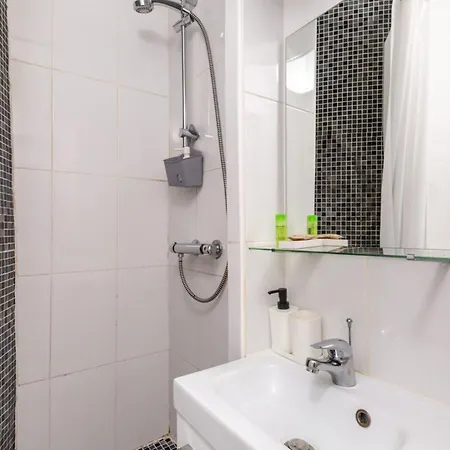 Magnificent Located In 11th Daire *